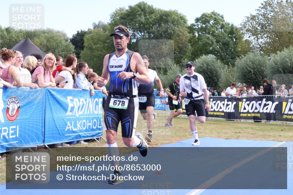 31.08.2025 - Elbe Triathlon Hamburg Strokosch-Dieckow http://msf.ph/oto/8653000 31.08.2025 11:18:30 Ziel 521, 678, 950, 1028, 1030, 1031, 1035 meine-sportfotos.de