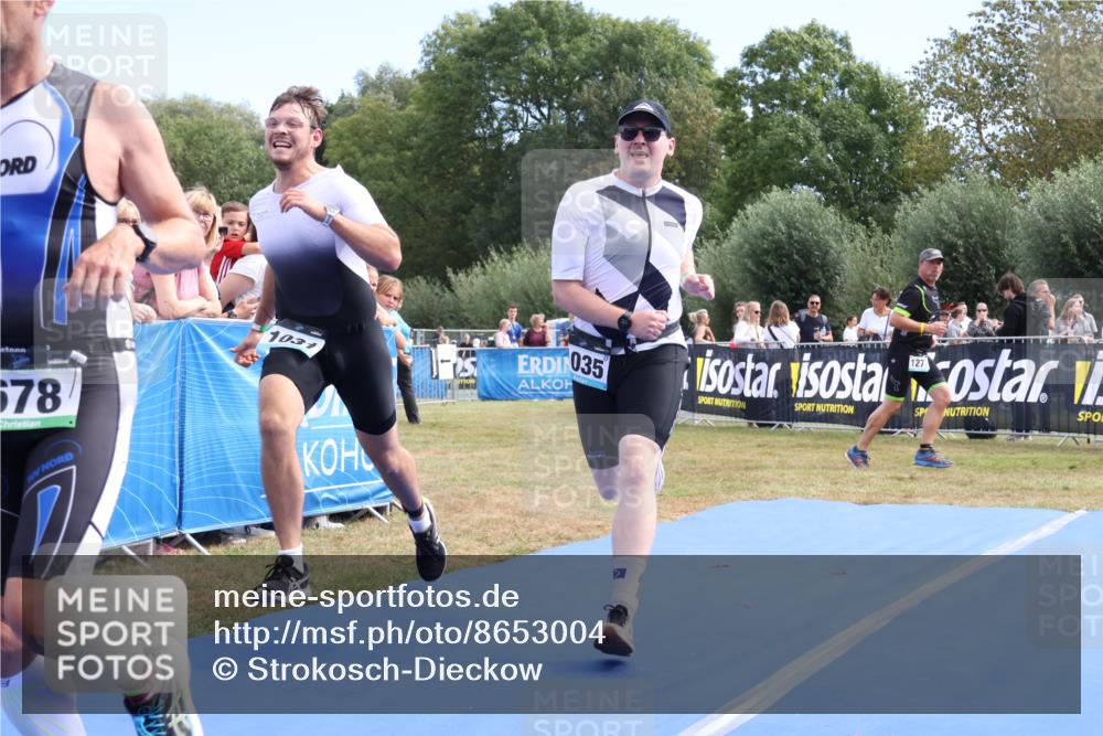 31.08.2025 - Elbe Triathlon Hamburg Strokosch-Dieckow http://msf.ph/oto/8653004 31.08.2025 11:18:31 Ziel 521, 678, 950, 1030, 1031, 1035 meine-sportfotos.de