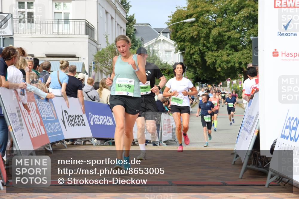 31.08.2025 - 21. Blankeneser Heldenlauf Strokosch-Dieckow http://msf.ph/oto/8653005 31.08.2025 11:08:42 Ziel 3231, 3677, 3036, 3643 meine-sportfotos.de