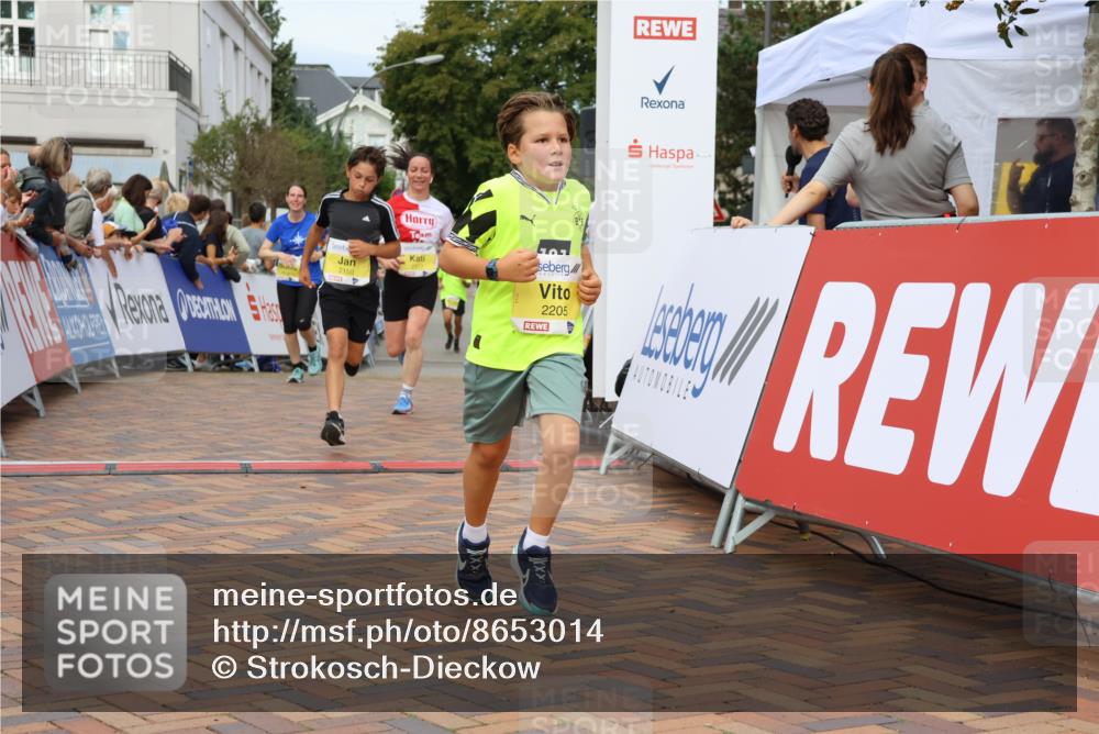 31.08.2025 - 21. Blankeneser Heldenlauf Strokosch-Dieckow http://msf.ph/oto/8653014 31.08.2025 10:27:10 Ziel 1101, 2150, 2205, 2521, 2517, 2413 meine-sportfotos.de