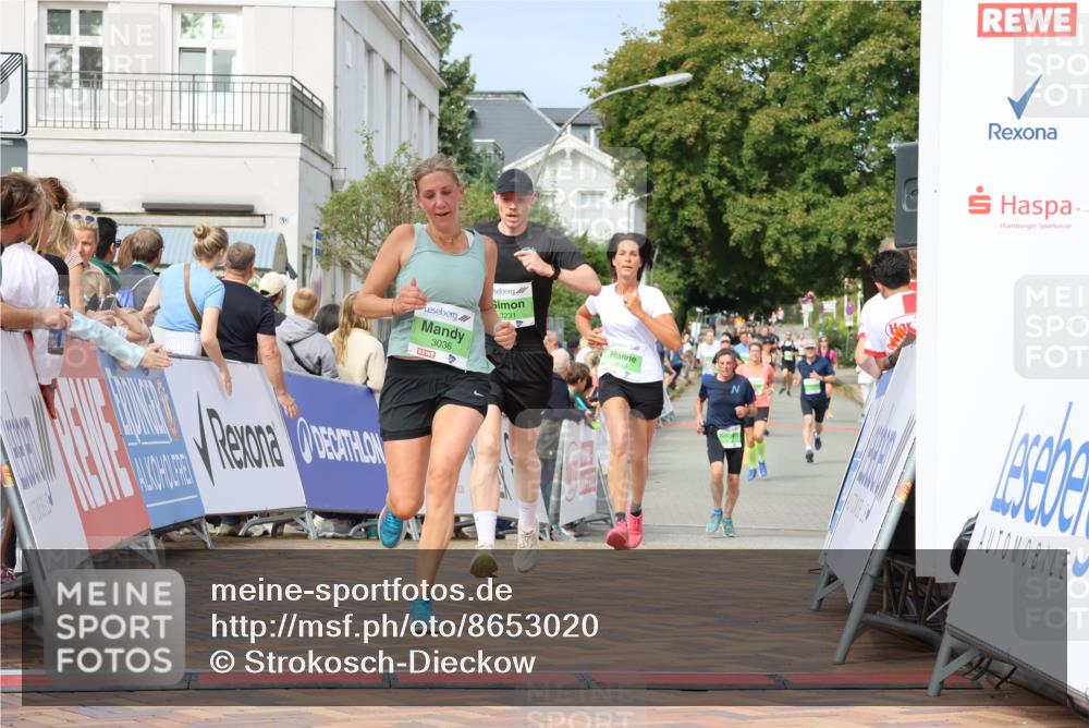 31.08.2025 - 21. Blankeneser Heldenlauf Strokosch-Dieckow http://msf.ph/oto/8653020 31.08.2025 11:08:42 Ziel 3231, 3677, 3036, 3643 meine-sportfotos.de