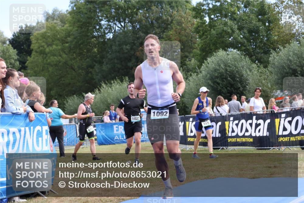 31.08.2025 - Elbe Triathlon Hamburg Strokosch-Dieckow http://msf.ph/oto/8653021 31.08.2025 11:18:57 Ziel 1021, 1037, 1092 meine-sportfotos.de