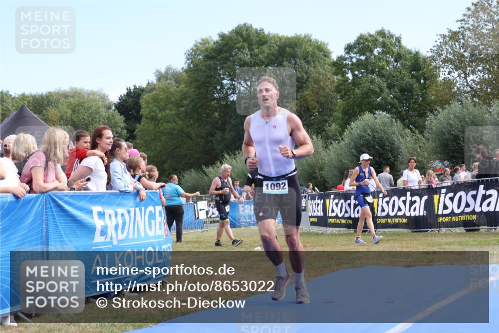 31.08.2025 - Elbe Triathlon Hamburg Strokosch-Dieckow http://msf.ph/oto/8653022 31.08.2025 11:18:58 Ziel 1021, 1037, 1092 meine-sportfotos.de