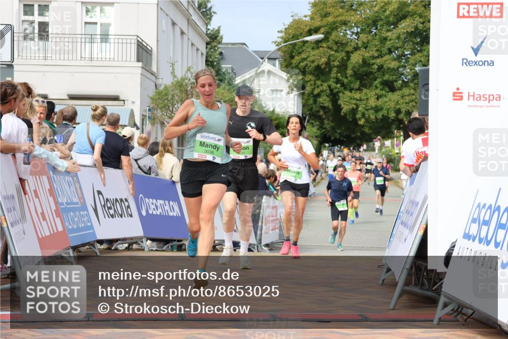 31.08.2025 - 21. Blankeneser Heldenlauf Strokosch-Dieckow http://msf.ph/oto/8653025 31.08.2025 11:08:42 Ziel 3231, 3677, 3036, 3643 meine-sportfotos.de