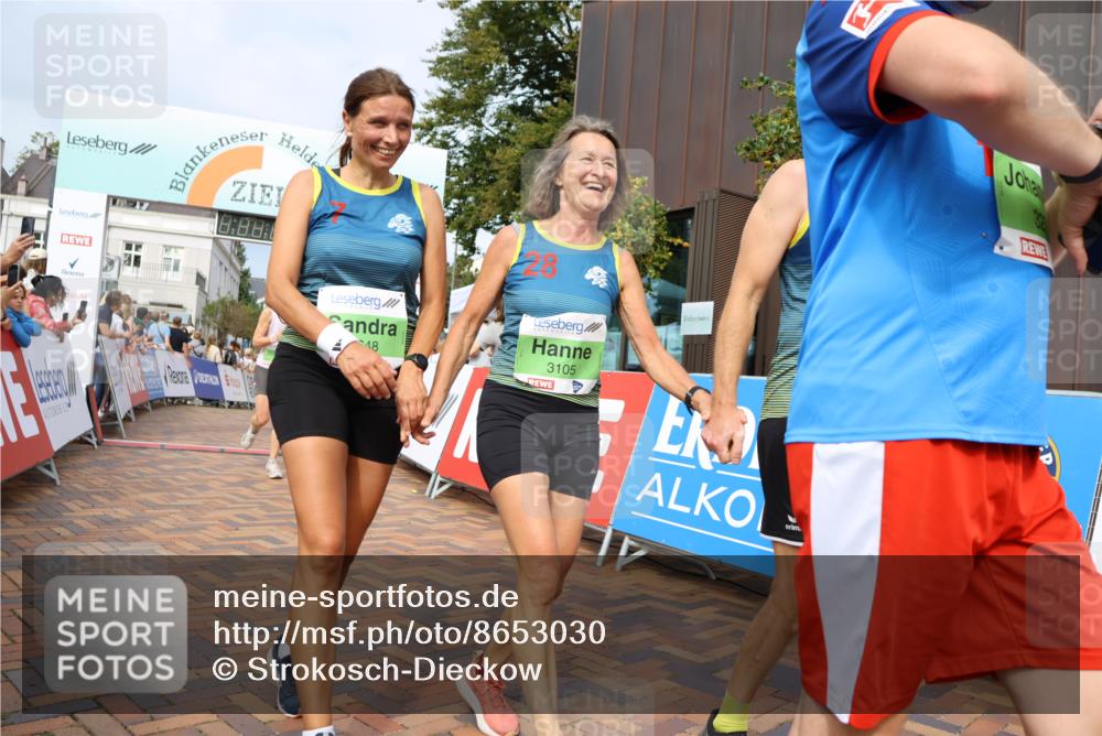 31.08.2025 - 21. Blankeneser Heldenlauf Strokosch-Dieckow http://msf.ph/oto/8653030 31.08.2025 11:08:35 Ziel 3273, 3649, 3648, 3105, 3376, 3677 meine-sportfotos.de