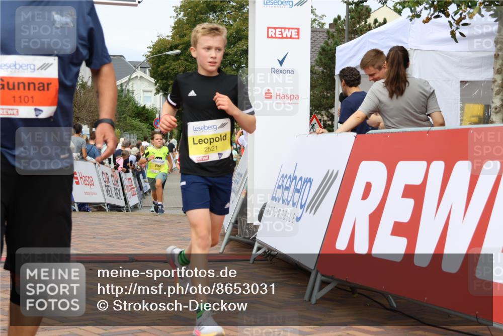 31.08.2025 - 21. Blankeneser Heldenlauf Strokosch-Dieckow http://msf.ph/oto/8653031 31.08.2025 10:27:07 Ziel 1101, 2150, 2205, 2521, 2517 meine-sportfotos.de