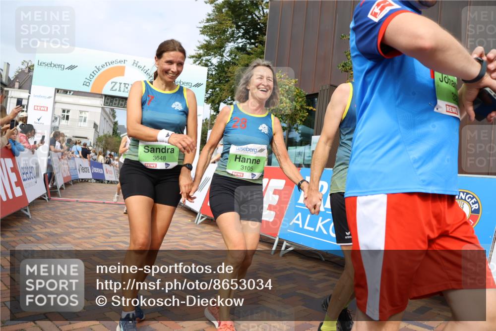 31.08.2025 - 21. Blankeneser Heldenlauf Strokosch-Dieckow http://msf.ph/oto/8653034 31.08.2025 11:08:35 Ziel 3273, 3649, 3648, 3105, 3376, 3677 meine-sportfotos.de