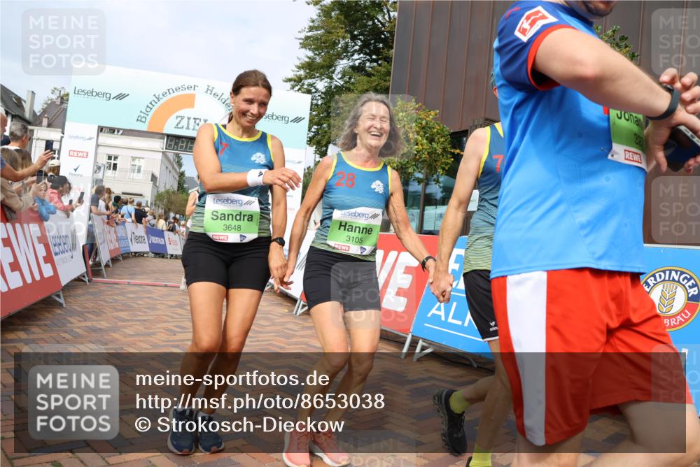 31.08.2025 - 21. Blankeneser Heldenlauf Strokosch-Dieckow http://msf.ph/oto/8653038 31.08.2025 11:08:35 Ziel 3273, 3649, 3648, 3105, 3376, 3677 meine-sportfotos.de