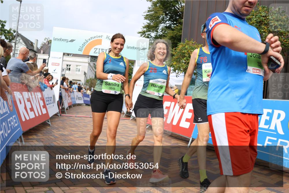 31.08.2025 - 21. Blankeneser Heldenlauf Strokosch-Dieckow http://msf.ph/oto/8653054 31.08.2025 11:08:35 Ziel 3273, 3649, 3648, 3105, 3376, 3677 meine-sportfotos.de