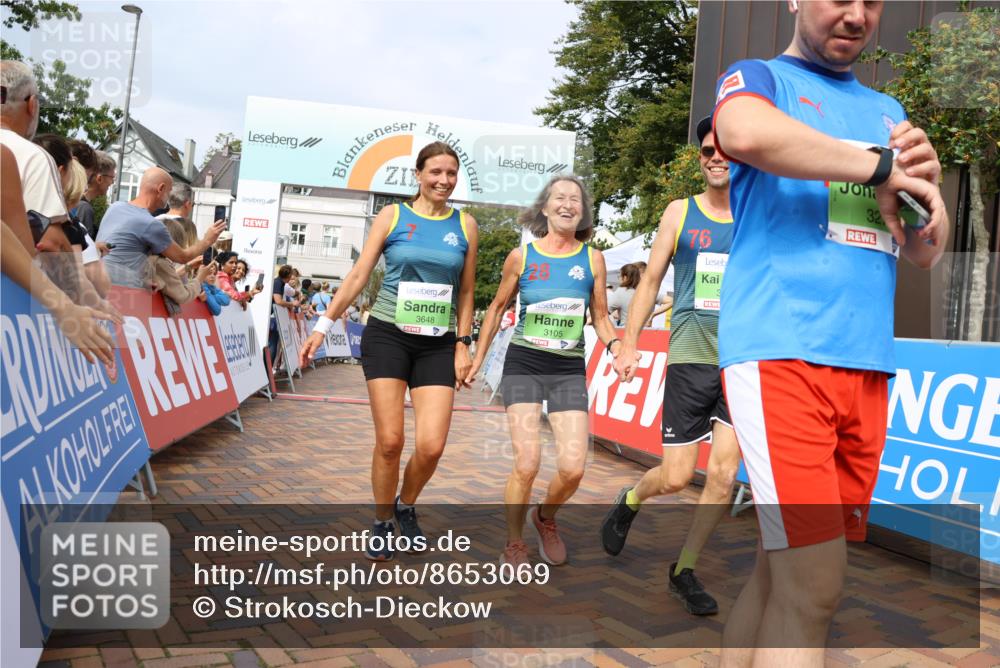 31.08.2025 - 21. Blankeneser Heldenlauf Strokosch-Dieckow http://msf.ph/oto/8653069 31.08.2025 11:08:34 Ziel 3273, 3649, 3648, 3105, 3376, 3677, 3010 meine-sportfotos.de