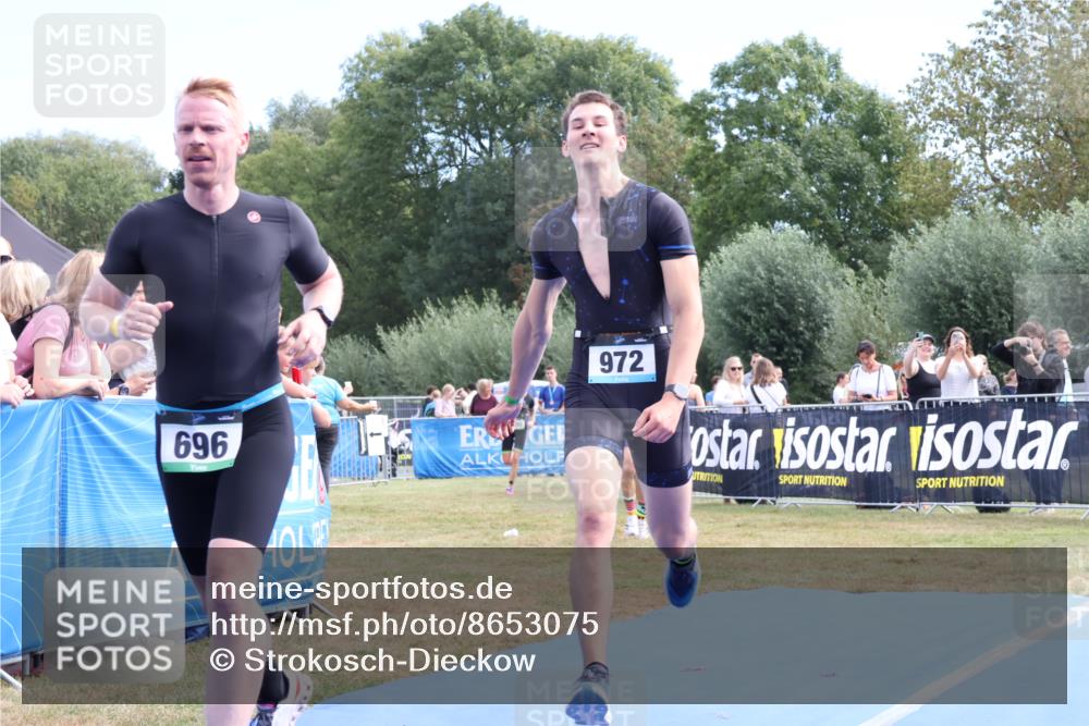 31.08.2025 - Elbe Triathlon Hamburg Strokosch-Dieckow http://msf.ph/oto/8653075 31.08.2025 11:19:24 Ziel 428, 690, 696, 900, 972, 997 meine-sportfotos.de