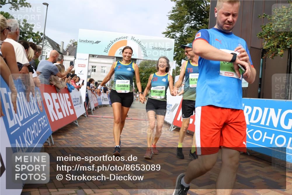 31.08.2025 - 21. Blankeneser Heldenlauf Strokosch-Dieckow http://msf.ph/oto/8653089 31.08.2025 11:08:34 Ziel 3273, 3649, 3648, 3105, 3376, 3677, 3010 meine-sportfotos.de