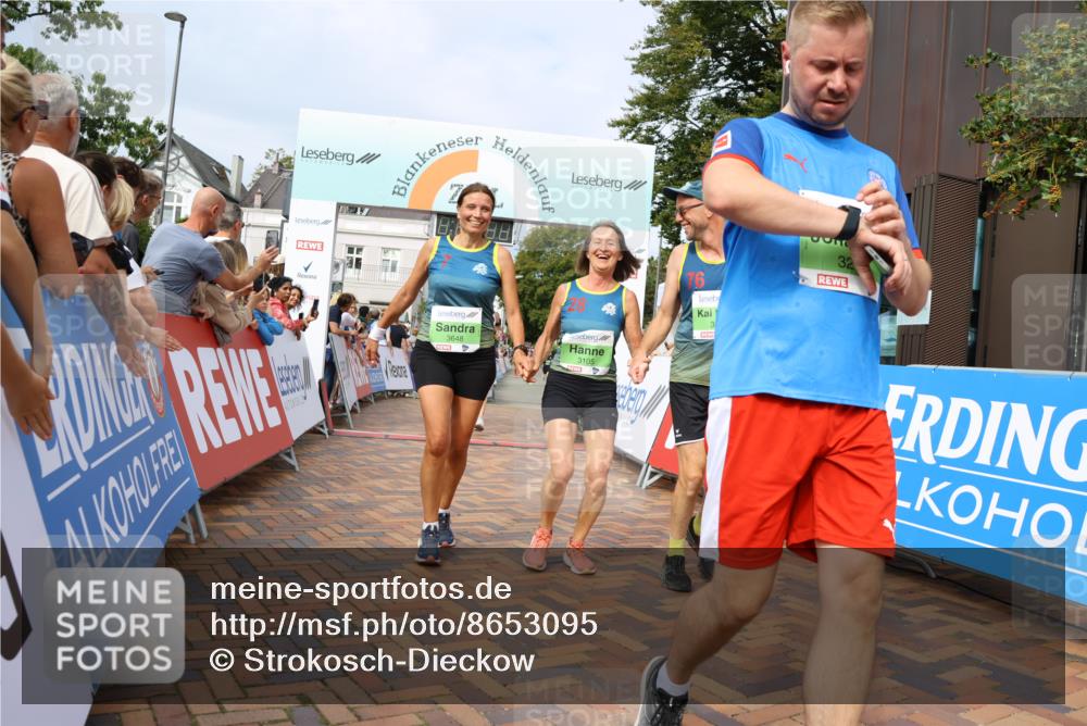 31.08.2025 - 21. Blankeneser Heldenlauf Strokosch-Dieckow http://msf.ph/oto/8653095 31.08.2025 11:08:34 Ziel 3273, 3649, 3648, 3105, 3376, 3677, 3010 meine-sportfotos.de