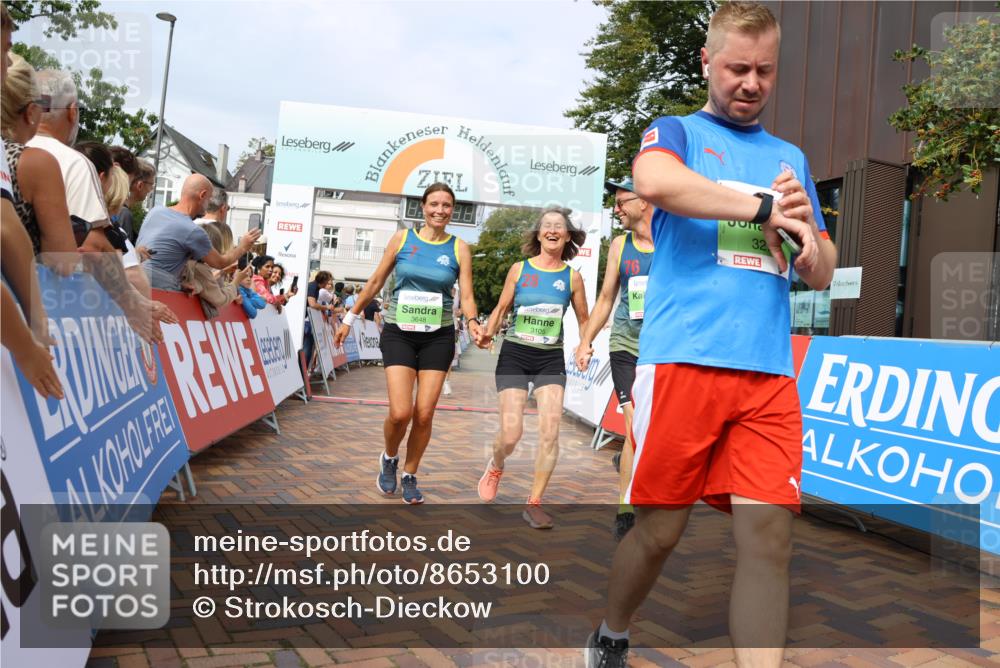 31.08.2025 - 21. Blankeneser Heldenlauf Strokosch-Dieckow http://msf.ph/oto/8653100 31.08.2025 11:08:34 Ziel 3273, 3649, 3648, 3105, 3376, 3677, 3010 meine-sportfotos.de