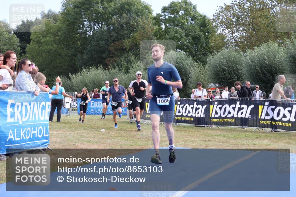 31.08.2025 - Elbe Triathlon Hamburg Strokosch-Dieckow http://msf.ph/oto/8653103 31.08.2025 11:19:38 Ziel 690, 1052, 1086, 1093, 1106, 1121 meine-sportfotos.de