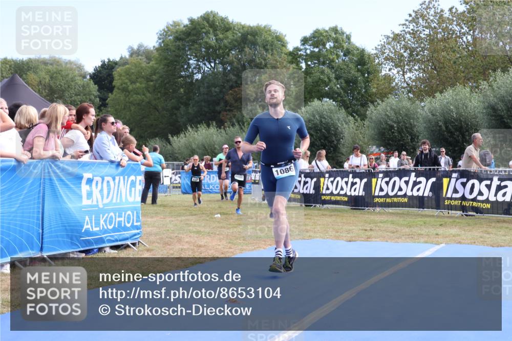 31.08.2025 - Elbe Triathlon Hamburg Strokosch-Dieckow http://msf.ph/oto/8653104 31.08.2025 11:19:38 Ziel 690, 1052, 1086, 1093, 1106, 1121 meine-sportfotos.de