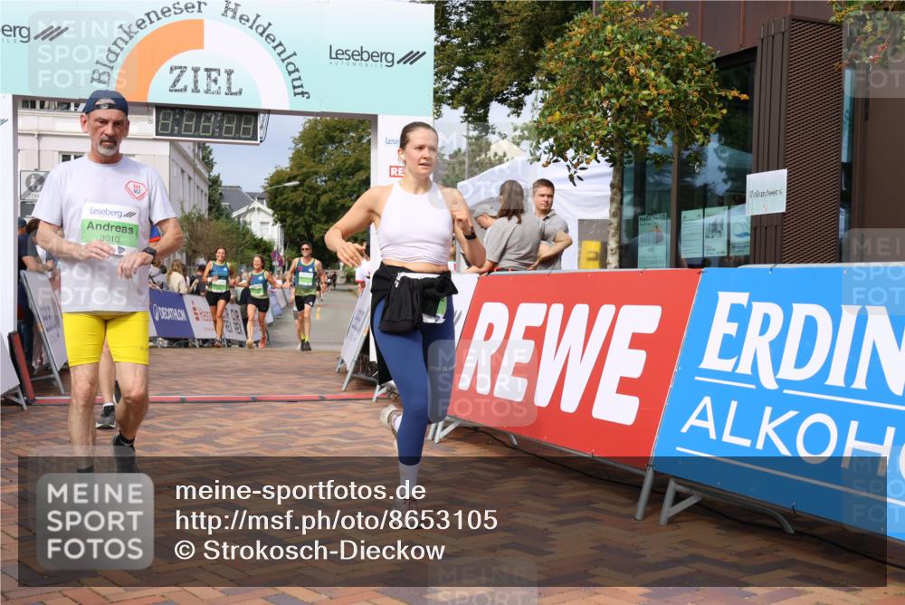 31.08.2025 - 21. Blankeneser Heldenlauf Strokosch-Dieckow http://msf.ph/oto/8653105 31.08.2025 11:08:30 Ziel 3273, 3688, 3687, 3649, 3648, 3105, 3376, 3677, 3010 meine-sportfotos.de