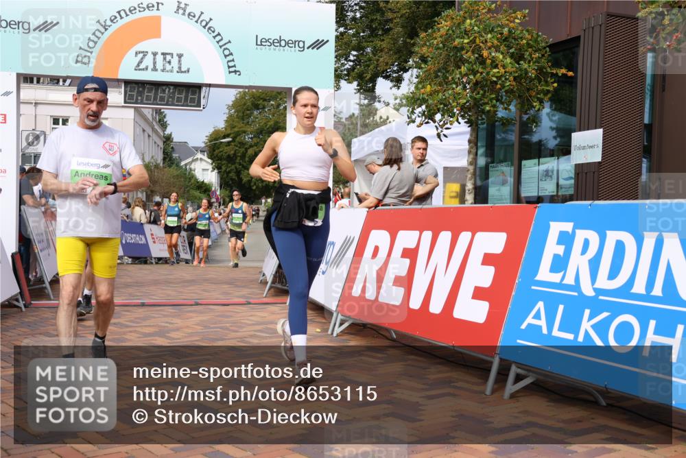 31.08.2025 - 21. Blankeneser Heldenlauf Strokosch-Dieckow http://msf.ph/oto/8653115 31.08.2025 11:08:29 Ziel 3273, 3688, 3687, 3649, 3648, 3105, 3376, 3010 meine-sportfotos.de