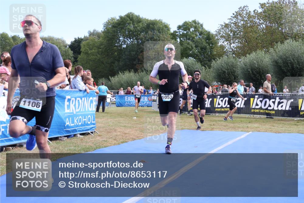 31.08.2025 - Elbe Triathlon Hamburg Strokosch-Dieckow http://msf.ph/oto/8653117 31.08.2025 11:19:41 Ziel 1052, 1086, 1093, 1106, 1121 meine-sportfotos.de