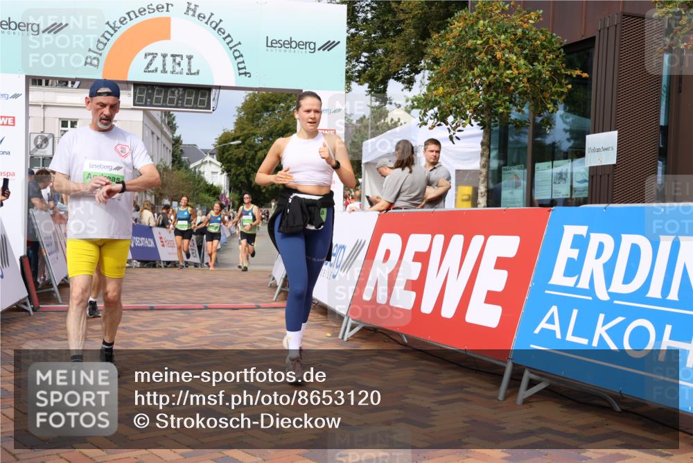31.08.2025 - 21. Blankeneser Heldenlauf Strokosch-Dieckow http://msf.ph/oto/8653120 31.08.2025 11:08:29 Ziel 3273, 3688, 3687, 3649, 3648, 3105, 3376, 3010 meine-sportfotos.de