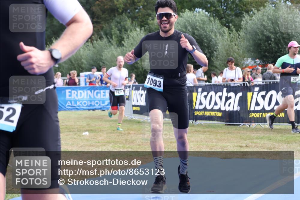 31.08.2025 - Elbe Triathlon Hamburg Strokosch-Dieckow http://msf.ph/oto/8653123 31.08.2025 11:19:43 Ziel 1052, 1086, 1093, 1106, 1121 meine-sportfotos.de