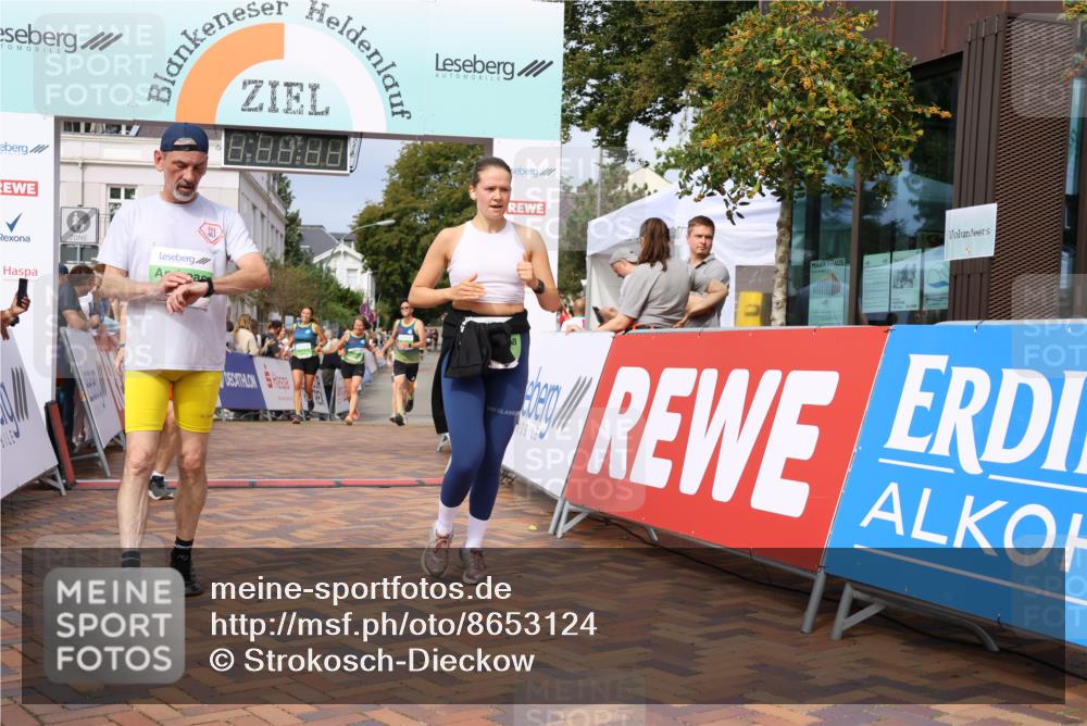 31.08.2025 - 21. Blankeneser Heldenlauf Strokosch-Dieckow http://msf.ph/oto/8653124 31.08.2025 11:08:29 Ziel 3273, 3688, 3687, 3649, 3648, 3105, 3376, 3010 meine-sportfotos.de