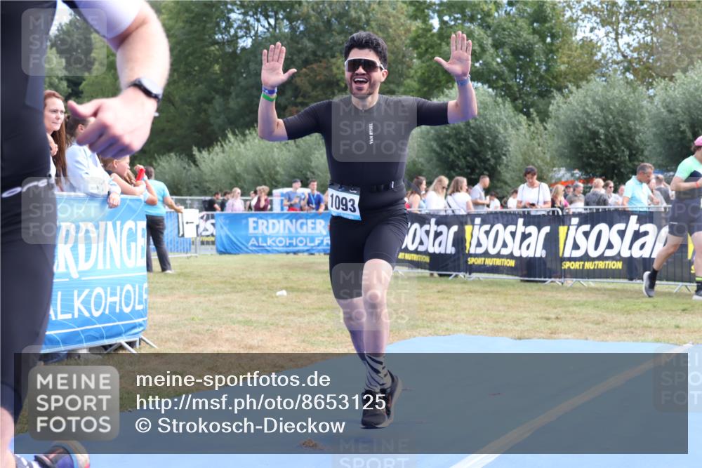 31.08.2025 - Elbe Triathlon Hamburg Strokosch-Dieckow http://msf.ph/oto/8653125 31.08.2025 11:19:43 Ziel 1052, 1086, 1093, 1106, 1121 meine-sportfotos.de