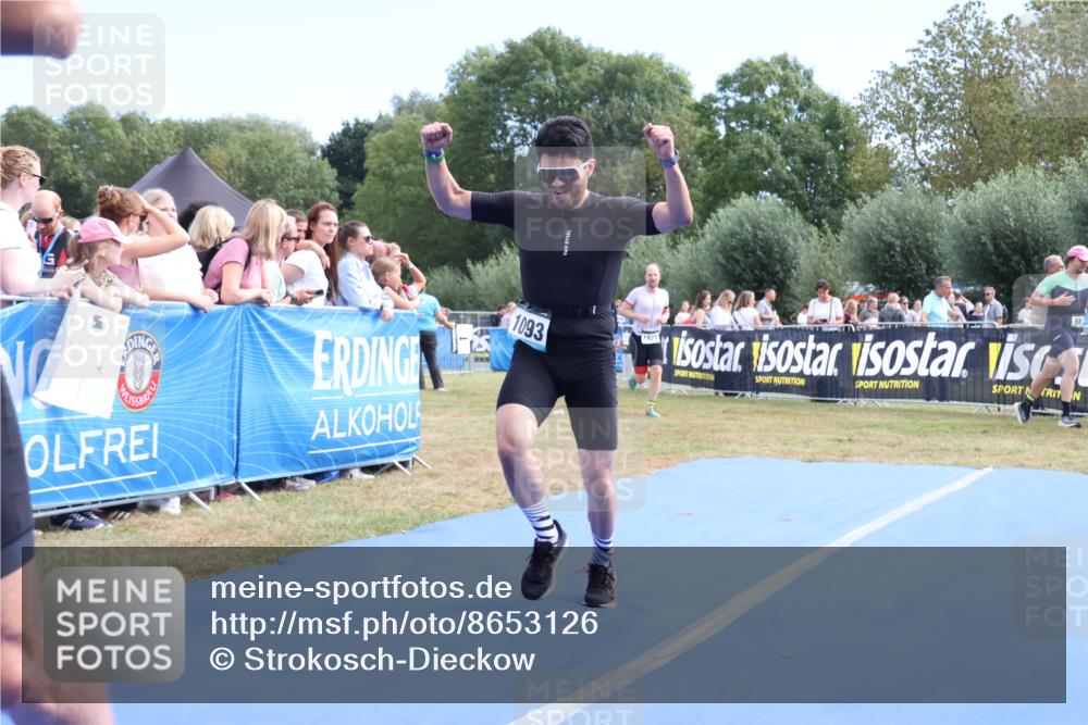 31.08.2025 - Elbe Triathlon Hamburg Strokosch-Dieckow http://msf.ph/oto/8653126 31.08.2025 11:19:43 Ziel 1052, 1086, 1093, 1106, 1121 meine-sportfotos.de