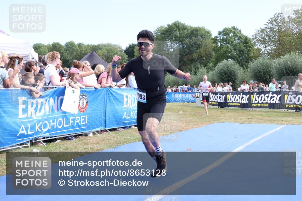 31.08.2025 - Elbe Triathlon Hamburg Strokosch-Dieckow http://msf.ph/oto/8653128 31.08.2025 11:19:44 Ziel 1052, 1086, 1093, 1106, 1121 meine-sportfotos.de
