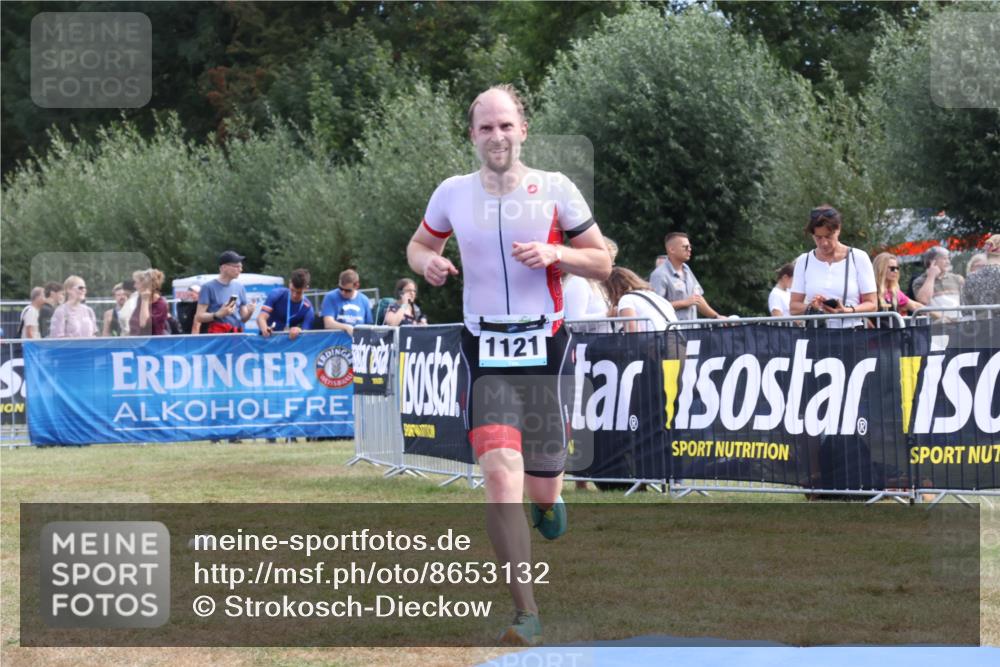 31.08.2025 - Elbe Triathlon Hamburg Strokosch-Dieckow http://msf.ph/oto/8653132 31.08.2025 11:19:45 Ziel 1052, 1093, 1106, 1121 meine-sportfotos.de