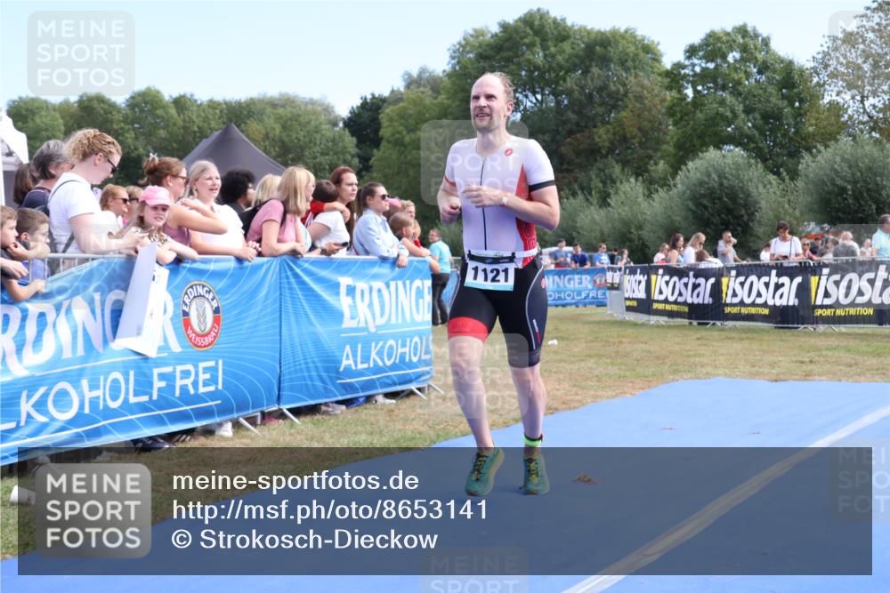 31.08.2025 - Elbe Triathlon Hamburg Strokosch-Dieckow http://msf.ph/oto/8653141 31.08.2025 11:19:47 Ziel 1052, 1093, 1121 meine-sportfotos.de