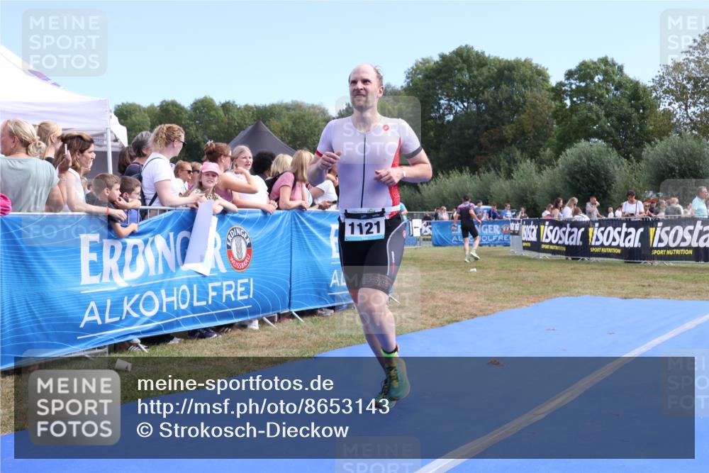 31.08.2025 - Elbe Triathlon Hamburg Strokosch-Dieckow http://msf.ph/oto/8653143 31.08.2025 11:19:47 Ziel 1052, 1093, 1121 meine-sportfotos.de