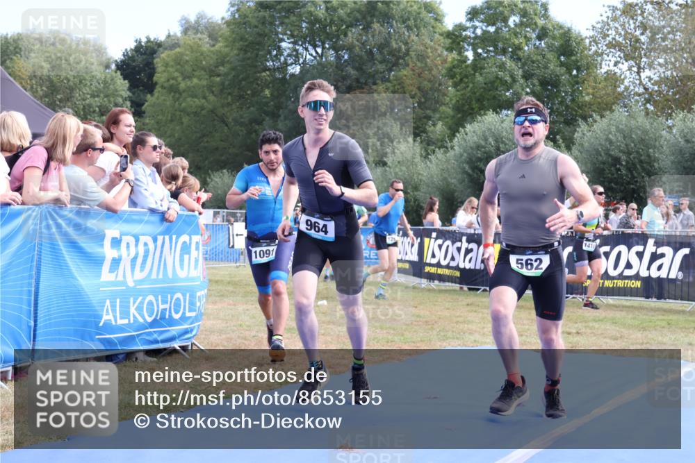31.08.2025 - Elbe Triathlon Hamburg Strokosch-Dieckow http://msf.ph/oto/8653155 31.08.2025 11:20:03 Ziel 546, 562, 942, 964, 1091 meine-sportfotos.de