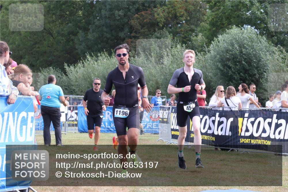 31.08.2025 - Elbe Triathlon Hamburg Strokosch-Dieckow http://msf.ph/oto/8653197 31.08.2025 11:20:28 Ziel 454, 708, 965, 996, 1107, 1196 meine-sportfotos.de