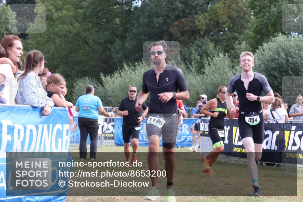 31.08.2025 - Elbe Triathlon Hamburg Strokosch-Dieckow http://msf.ph/oto/8653200 31.08.2025 11:20:29 Ziel 454, 708, 965, 996, 1107, 1196, 1227 meine-sportfotos.de