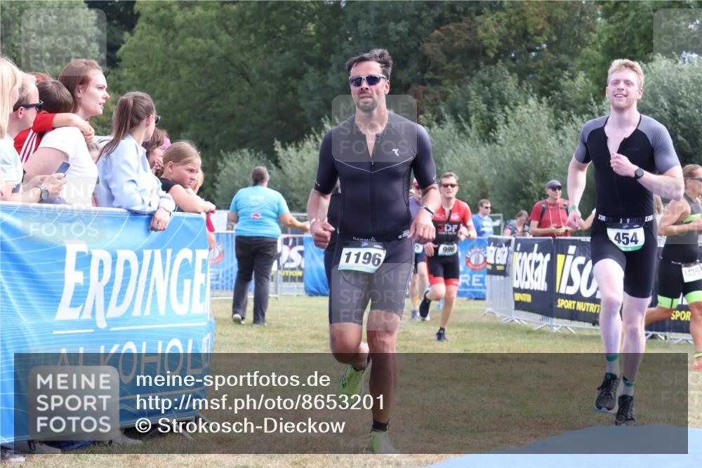 31.08.2025 - Elbe Triathlon Hamburg Strokosch-Dieckow http://msf.ph/oto/8653201 31.08.2025 11:20:29 Ziel 454, 708, 965, 996, 1107, 1196, 1227 meine-sportfotos.de