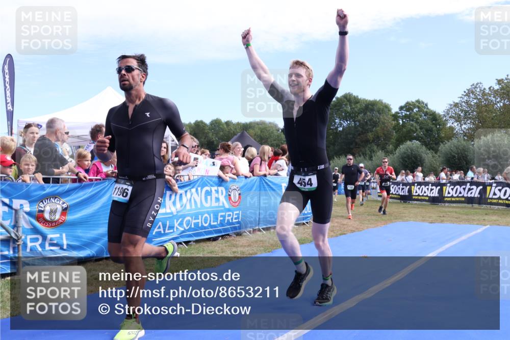 31.08.2025 - Elbe Triathlon Hamburg Strokosch-Dieckow http://msf.ph/oto/8653211 31.08.2025 11:20:32 Ziel 454, 708, 965, 996, 1107, 1196, 1227 meine-sportfotos.de