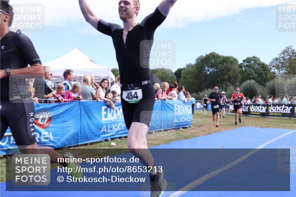 31.08.2025 - Elbe Triathlon Hamburg Strokosch-Dieckow http://msf.ph/oto/8653213 31.08.2025 11:20:32 Ziel 454, 708, 965, 996, 1107, 1196, 1227 meine-sportfotos.de