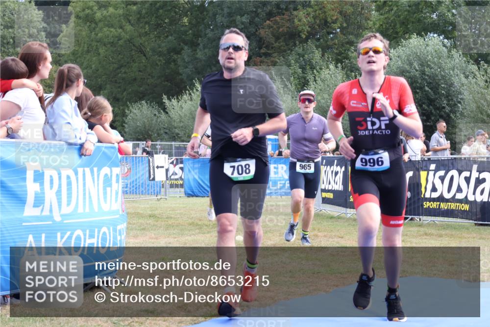 31.08.2025 - Elbe Triathlon Hamburg Strokosch-Dieckow http://msf.ph/oto/8653215 31.08.2025 11:20:33 Ziel 454, 708, 965, 996, 1196, 1227 meine-sportfotos.de