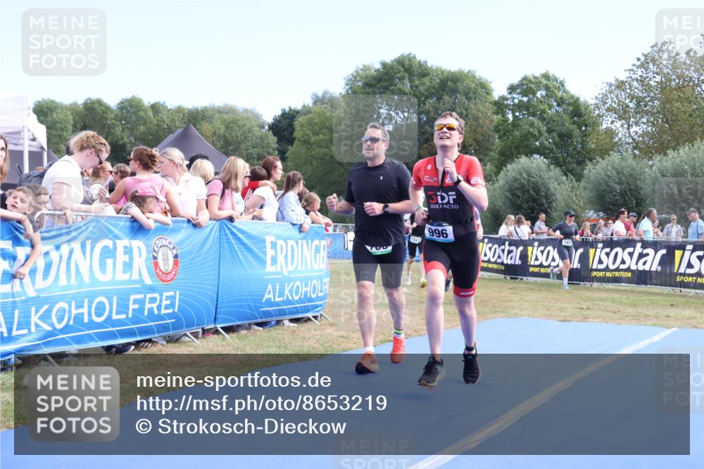 31.08.2025 - Elbe Triathlon Hamburg Strokosch-Dieckow http://msf.ph/oto/8653219 31.08.2025 11:20:34 Ziel 454, 708, 965, 996, 1196, 1227 meine-sportfotos.de