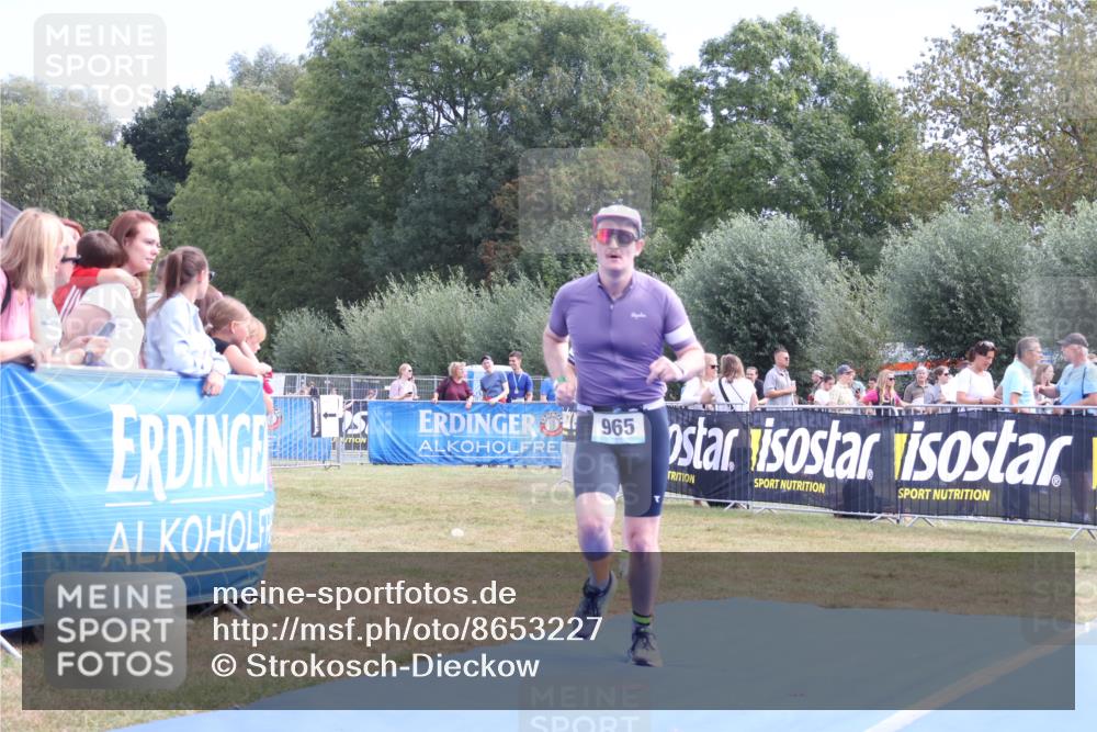 31.08.2025 - Elbe Triathlon Hamburg Strokosch-Dieckow http://msf.ph/oto/8653227 31.08.2025 11:20:35 Ziel 454, 708, 965, 996, 1196, 1227 meine-sportfotos.de