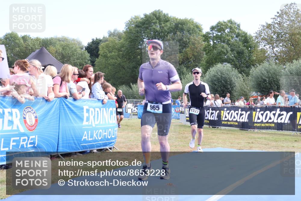 31.08.2025 - Elbe Triathlon Hamburg Strokosch-Dieckow http://msf.ph/oto/8653228 31.08.2025 11:20:36 Ziel 454, 708, 965, 996, 1196, 1227 meine-sportfotos.de