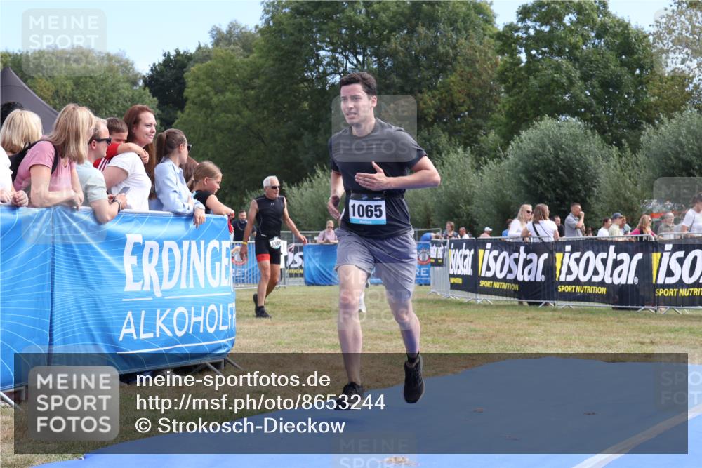 31.08.2025 - Elbe Triathlon Hamburg Strokosch-Dieckow http://msf.ph/oto/8653244 31.08.2025 11:20:48 Ziel 895, 933, 1065 meine-sportfotos.de
