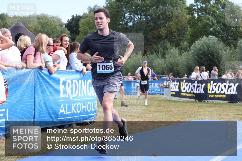 31.08.2025 - Elbe Triathlon Hamburg Strokosch-Dieckow http://msf.ph/oto/8653246 31.08.2025 11:20:48 Ziel 895, 933, 1065 meine-sportfotos.de