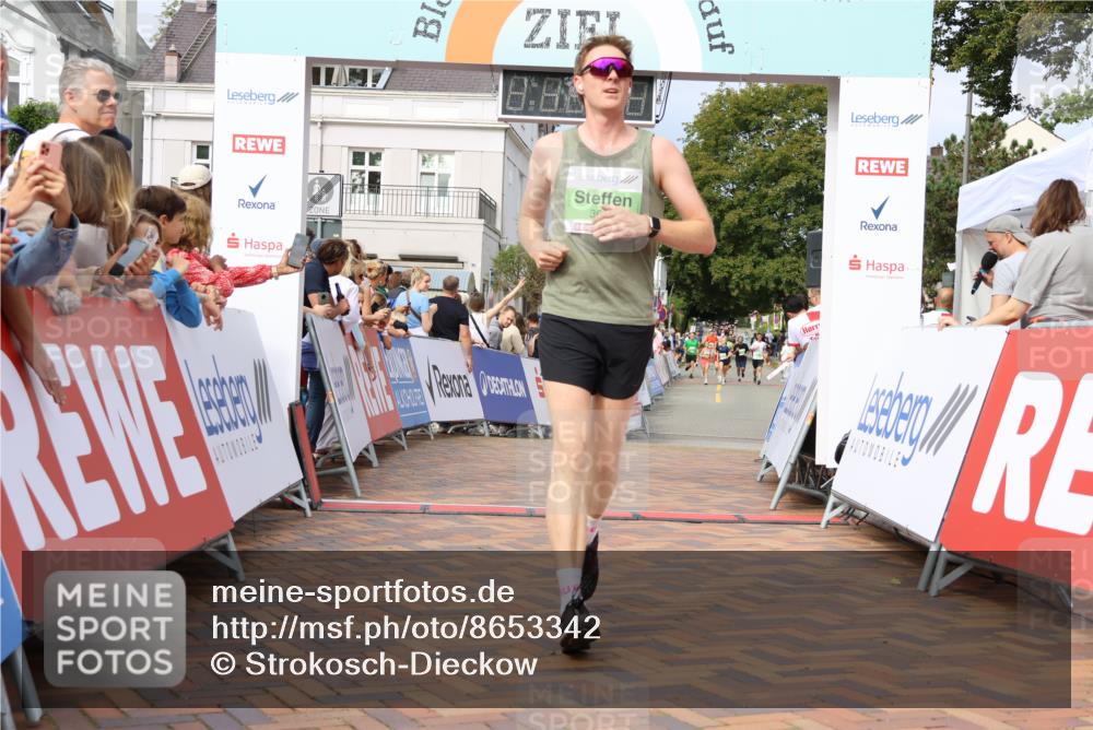 31.08.2025 - 21. Blankeneser Heldenlauf Strokosch-Dieckow http://msf.ph/oto/8653342 31.08.2025 11:07:57 Ziel 3665, 3532, 3719 meine-sportfotos.de