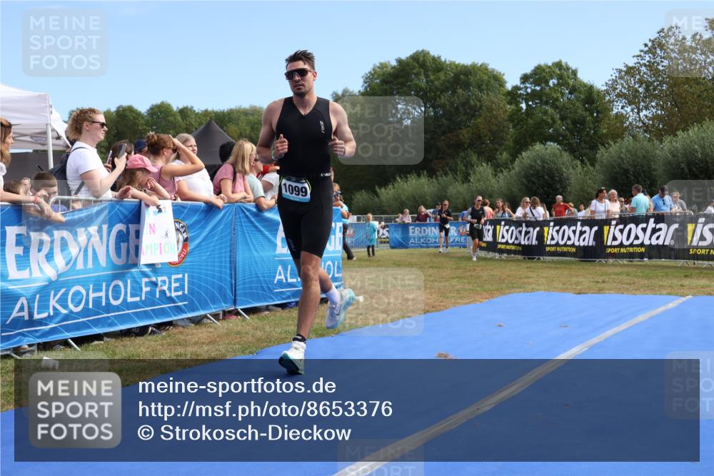 31.08.2025 - Elbe Triathlon Hamburg Strokosch-Dieckow http://msf.ph/oto/8653376 31.08.2025 11:22:58 Ziel 712, 1099 meine-sportfotos.de