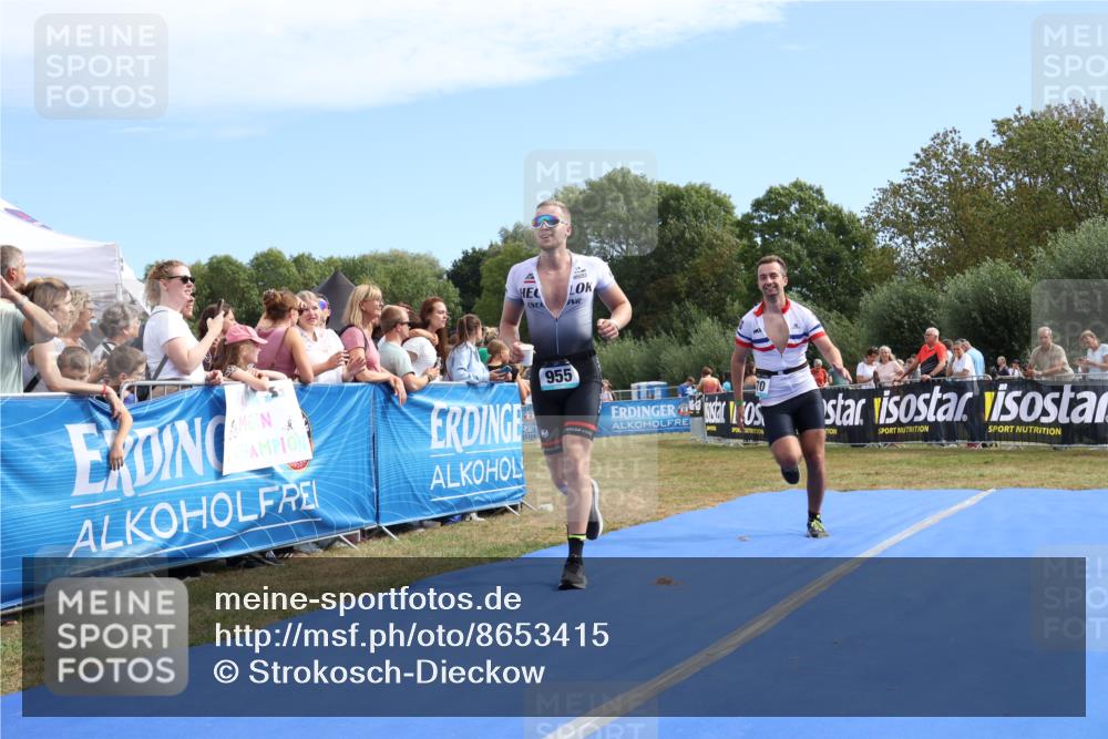 31.08.2025 - Elbe Triathlon Hamburg Strokosch-Dieckow http://msf.ph/oto/8653415 31.08.2025 11:23:42 Ziel 955, 970 meine-sportfotos.de