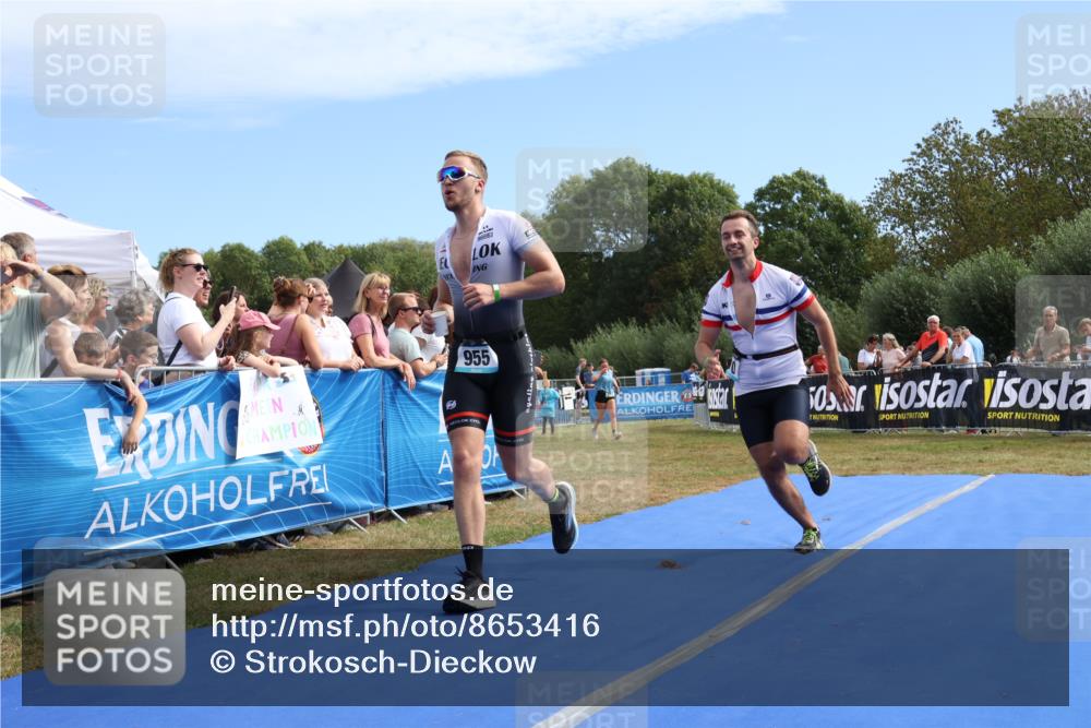 31.08.2025 - Elbe Triathlon Hamburg Strokosch-Dieckow http://msf.ph/oto/8653416 31.08.2025 11:23:42 Ziel 955, 970 meine-sportfotos.de