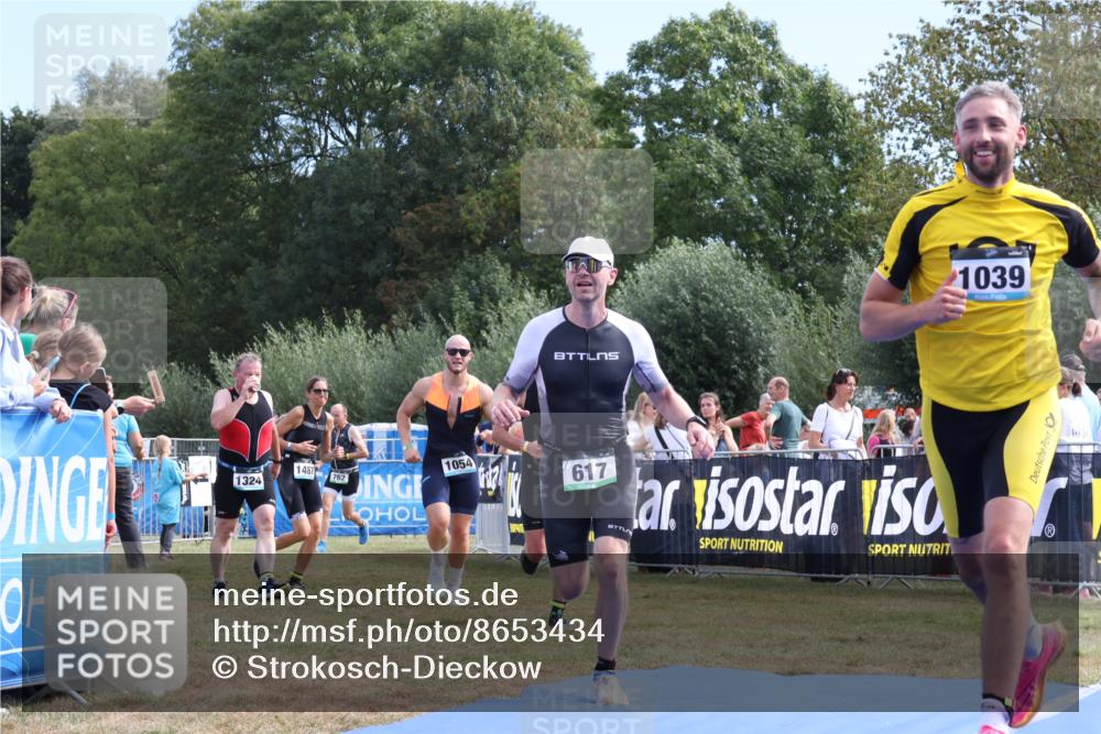 31.08.2025 - Elbe Triathlon Hamburg Strokosch-Dieckow http://msf.ph/oto/8653434 31.08.2025 11:24:12 Ziel 406, 570, 617, 739, 741, 788, 1039, 1054, 1193, 1240, 1287 meine-sportfotos.de