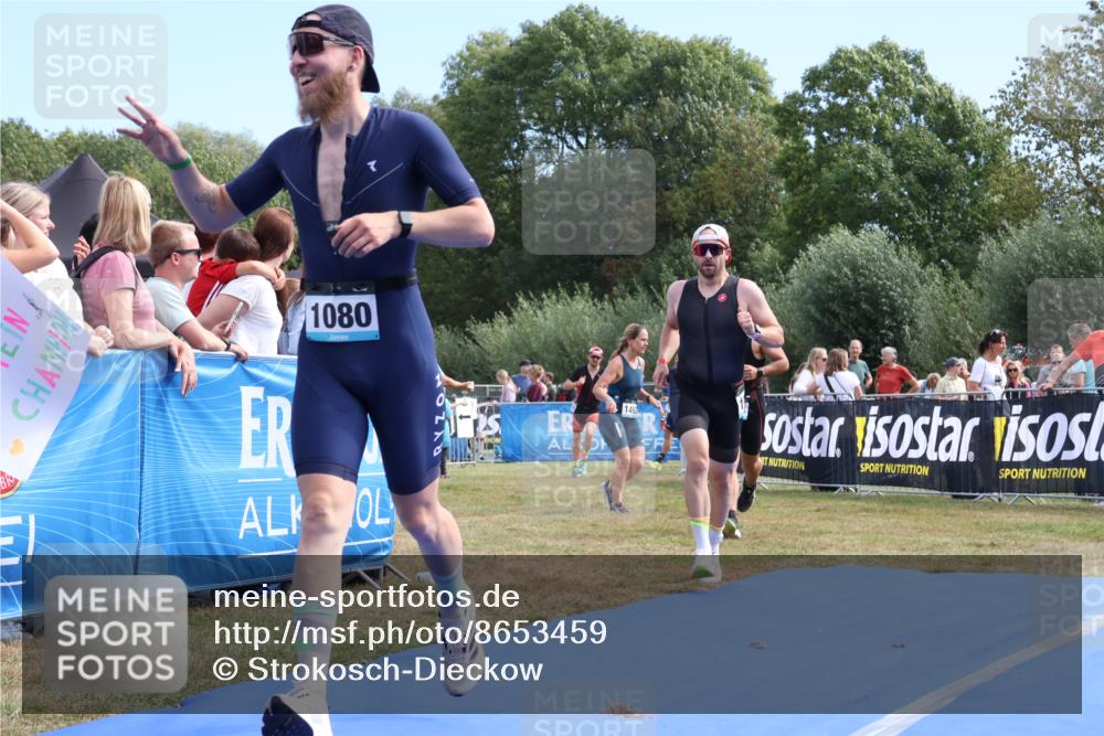 31.08.2025 - Elbe Triathlon Hamburg Strokosch-Dieckow http://msf.ph/oto/8653459 31.08.2025 11:24:25 Ziel 406, 643, 1080, 1094, 1098, 1170, 1193, 1208, 1287 meine-sportfotos.de